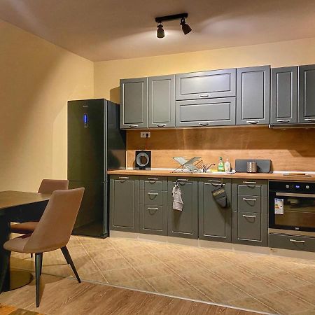 Stylish Urban Apart New 2021 Close To The Beach Varna Esterno foto