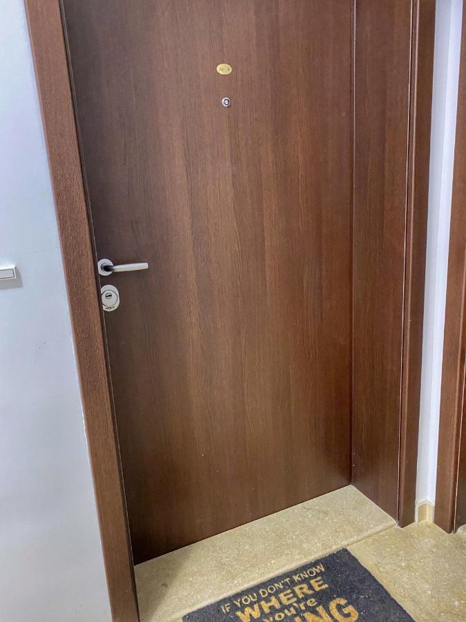 Stylish Urban Apart New 2021 Close To The Beach Varna Esterno foto