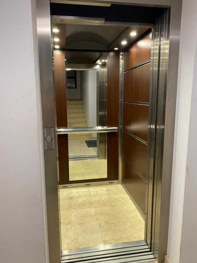 Stylish Urban Apart New 2021 Close To The Beach Varna Esterno foto